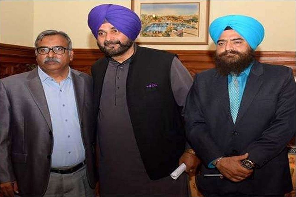 Navjot Singh Sidhu’s Photo With Khalistani Leader Draws Fresh Controversy
