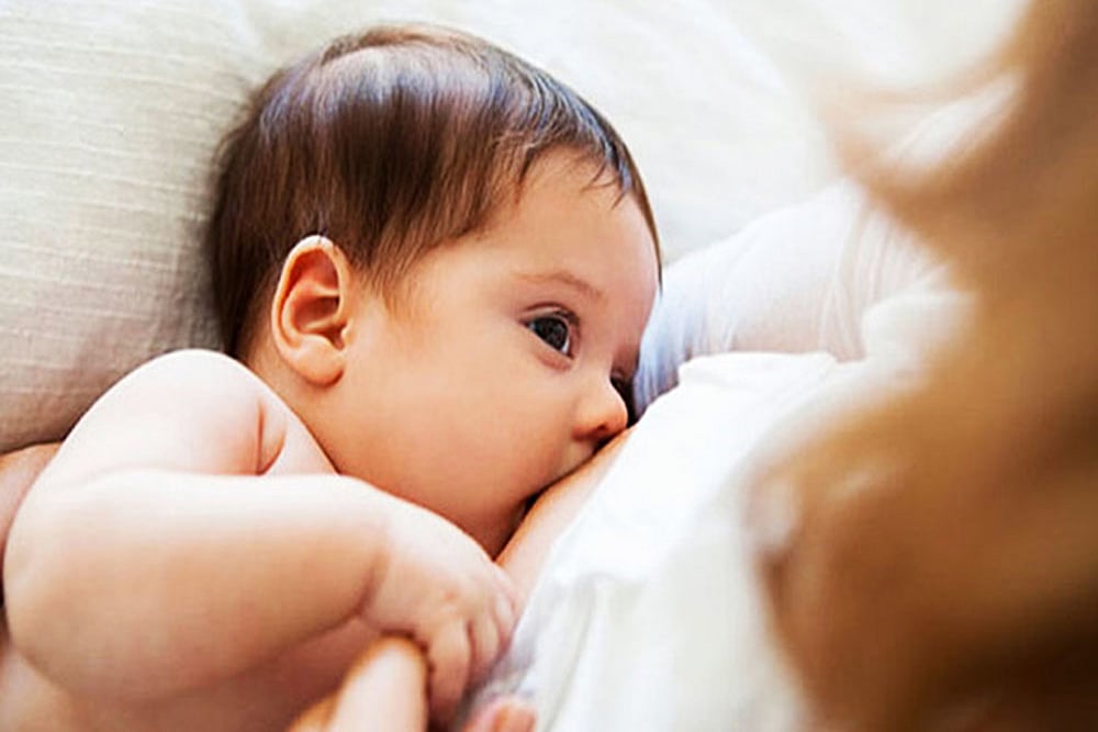 'Forced To Use Trial Rooms, Dirty Toilets': Women Share Experience On Breastfeeding In Open