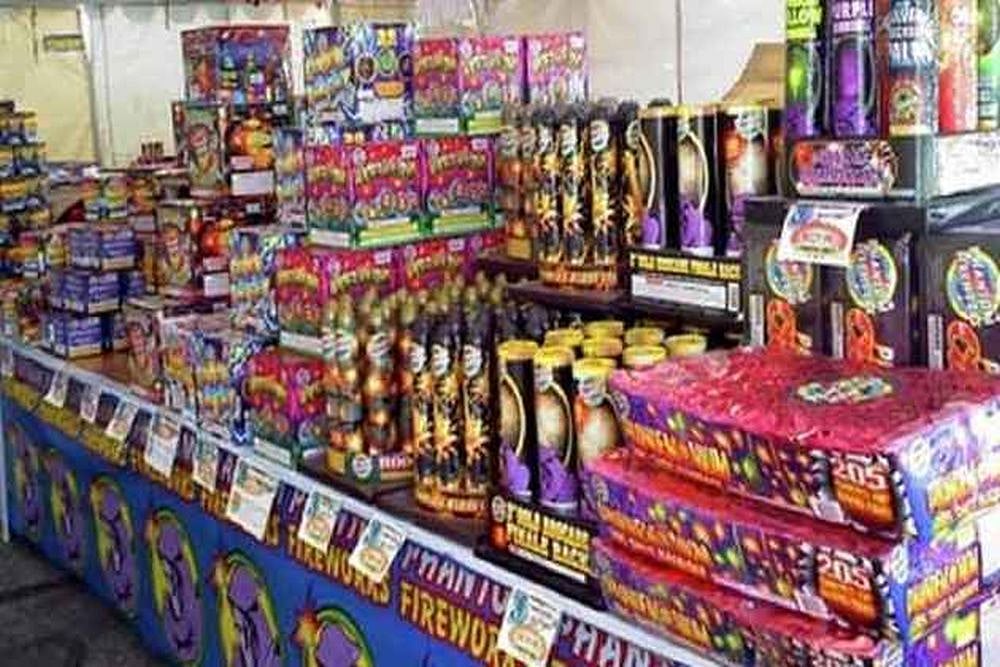 Delhi government imposes ban on firecrackers