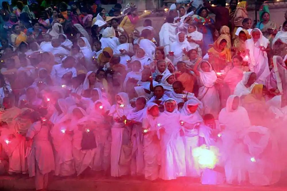 Vrindavan Widows Show The Way To Celebrate Green, Cracker-Free Diwali