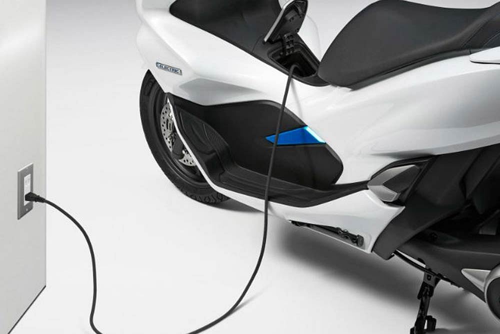 Top Electric Two-Wheelers Coming To India: Lambretta, Honda PCX Electric & More