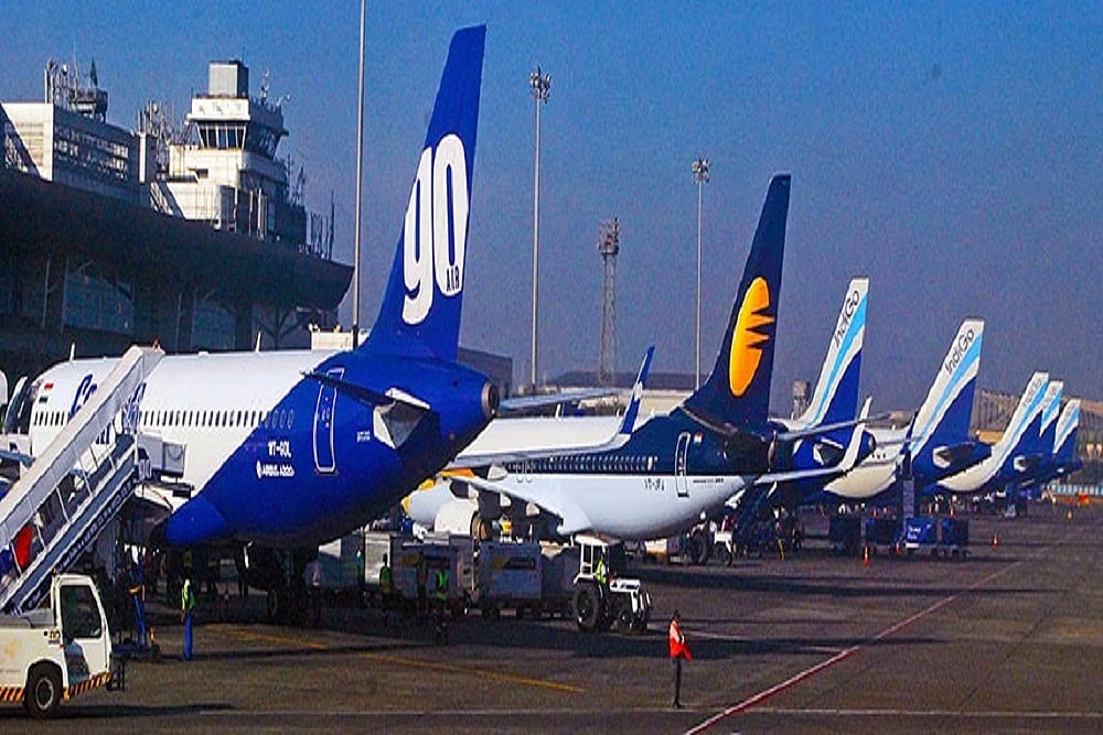 Bomb threat in multiple Indian airports. - null