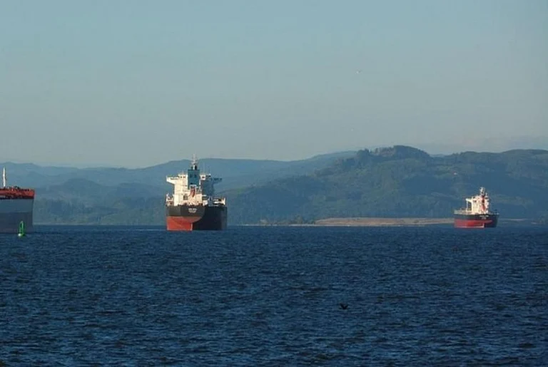 Oil Tanker - null
