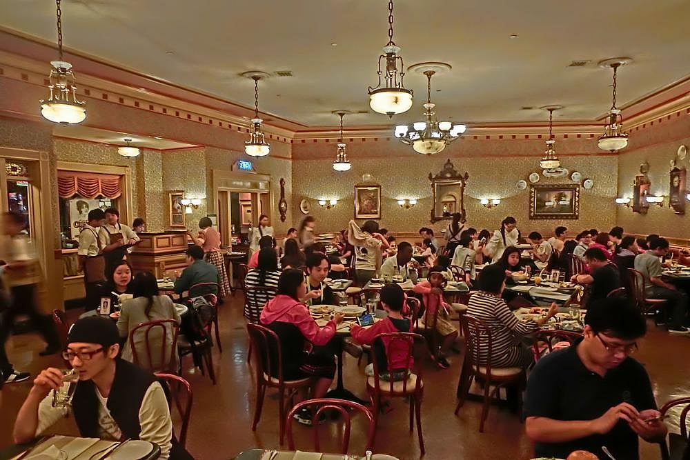 Trump Administration Comes Under Fire After Proposing To Allow Restaurant And Bar Owners To Keep Tips Given To Waiters