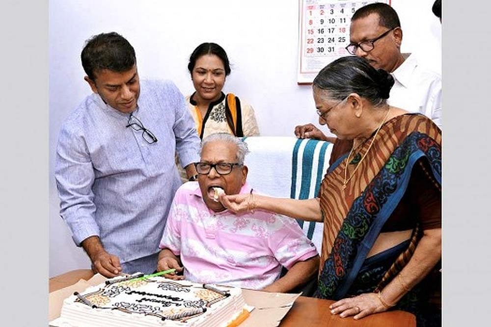 Former Aide Urges Communist Veteran Achuthanandan To Shed White Elephant Post And Lead Humble Life Like Manik Sarkar - null