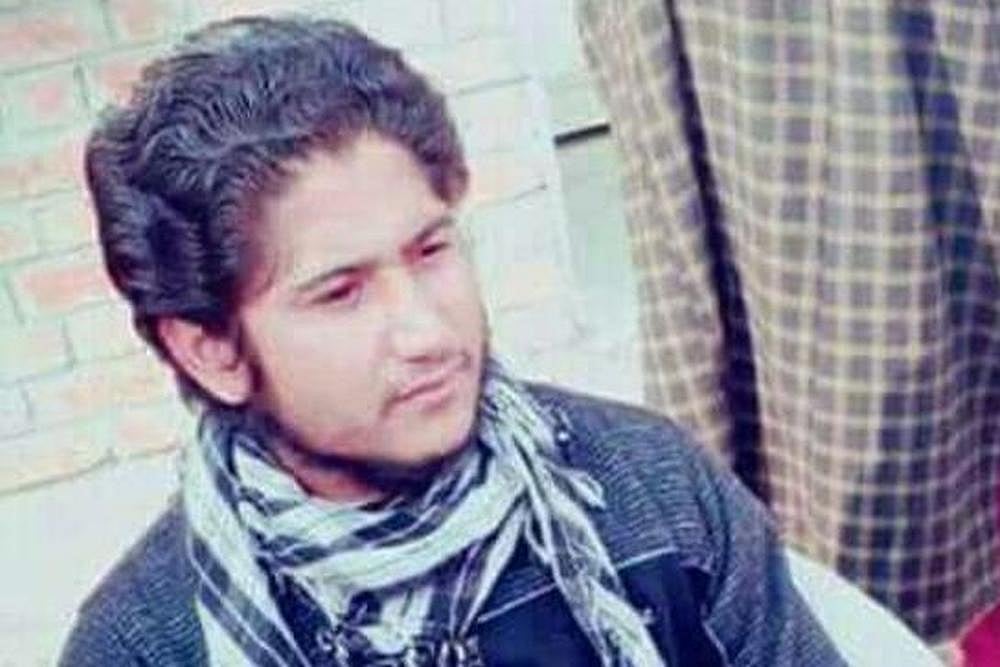 Fresh Video Shows LeT's Naveed Jutt With Hizbul Militants In J&K