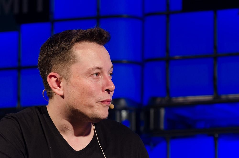 Elon Musk Deletes SpaceX, Tesla Facebook Pages Amid Data Breach Scandal
