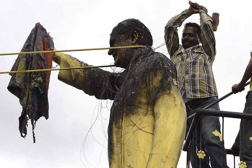Left Workers Too Vandalise Rivals’ Statues, But BJP Followers Got The Wrong Picture Trending