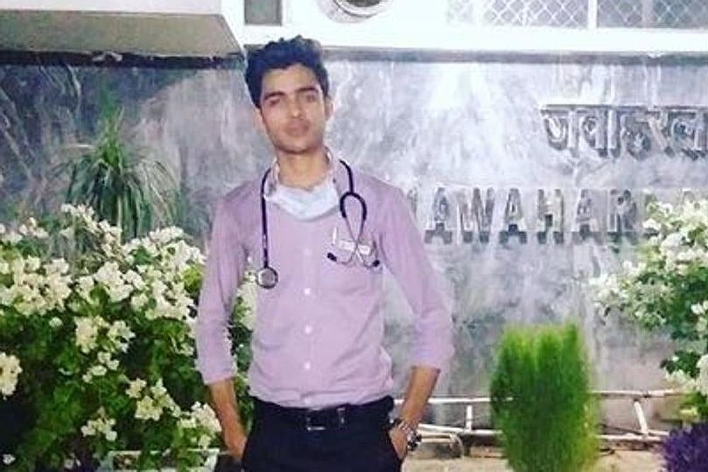 19-Year-Old Poses As Doctor At AIIMS For Five Months To Help Relative Get Preferential Treatment