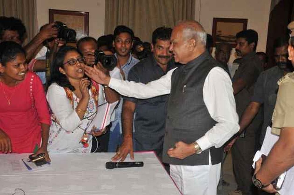 Tamil Nadu Governor Apologises To Woman Journalist For Patting Her Cheek