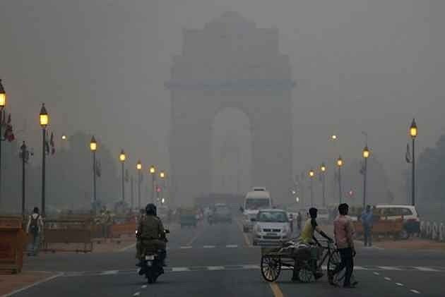 Dust Storm Hits Delhi, City Plunges Into Darkness