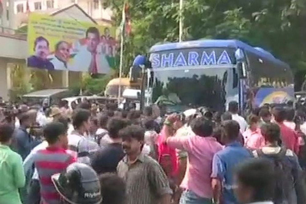 Karnataka Congress-JD(S)' MLAs Shifted To Hyderabad After Aviation Ministry Denies Permission To Land In Kerala