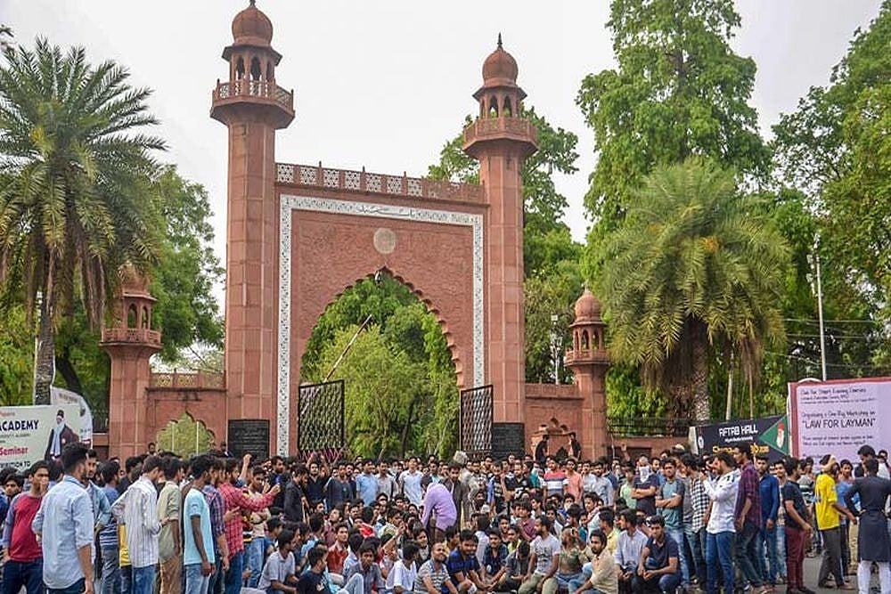 AMU Students Raise ‘Azadi' Slogans Against Right-Wing Hatred, Video Goes Viral