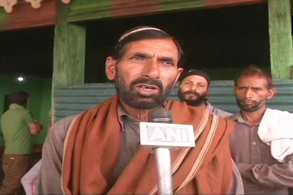 Eliminate Militancy, Appeals Aurangzeb's Father To Centre As Scores Bid Farewell To Rifleman