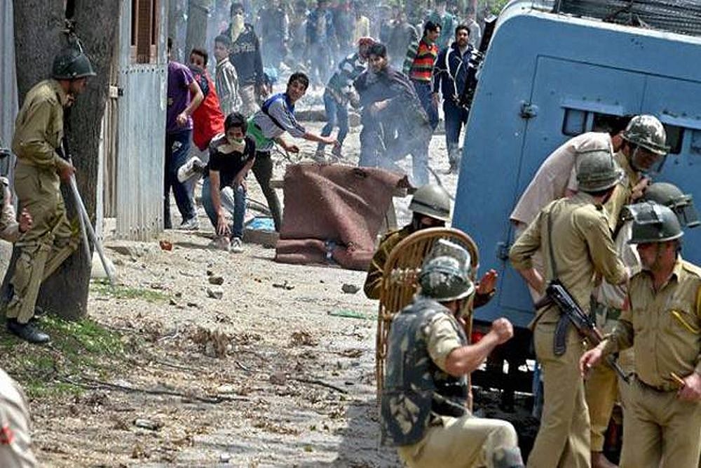 Several Clashes Between Protesters, Security Forces Mar Eid In Kashmir, Man Dies In Grenade Blast