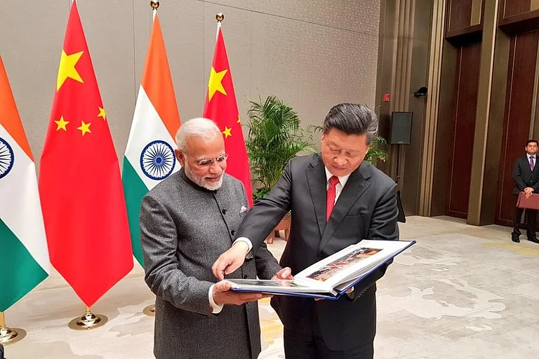 SCO Summit: PM Modi, Chinese President Xi Discuss Bilateral Ties in Qingdao - null