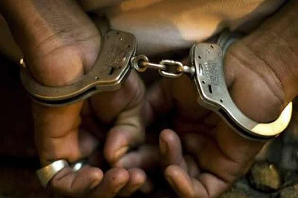 Uttar Pradesh: Man Arrested for allegedly smuggling arms 