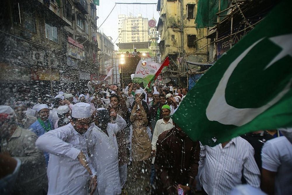 SC Seeks Centre's Reply On Ban Of Green Flags Resembling Pak National Flag
