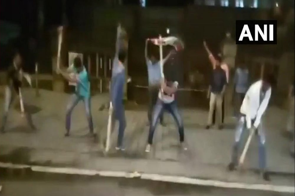 WATCH: MNS Men Dig Up Footpath Outside Mantralaya To Protest Against Potholes