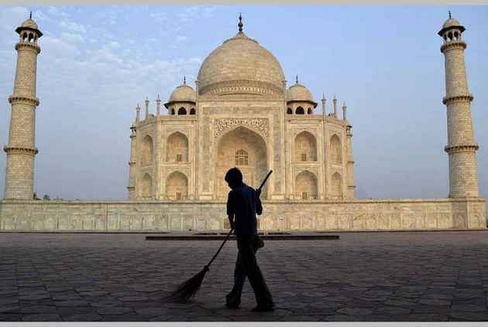 After SC's Rap, UP Govt Mulls No-Plastic Zone Around Taj Mahal In Draft Vision Document