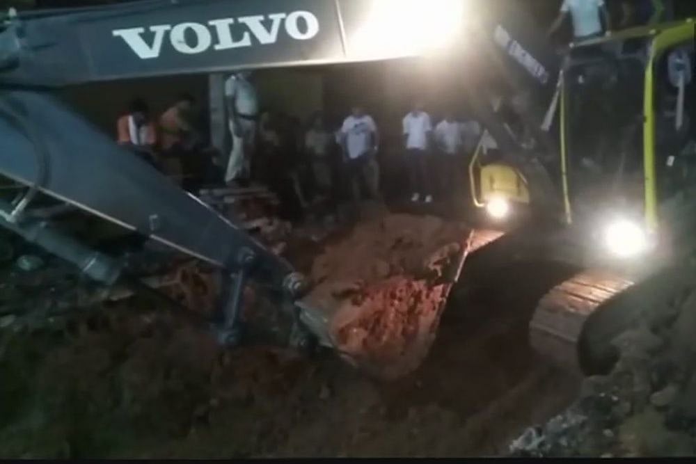 3-Year-Old Girl Falls Into 110-feet Deep Borewell In Bihar, Massive Rescue Operation Underway