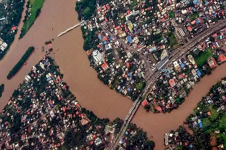 Two cyclonic systems cause severe floods in Kerala and Assam.
- null