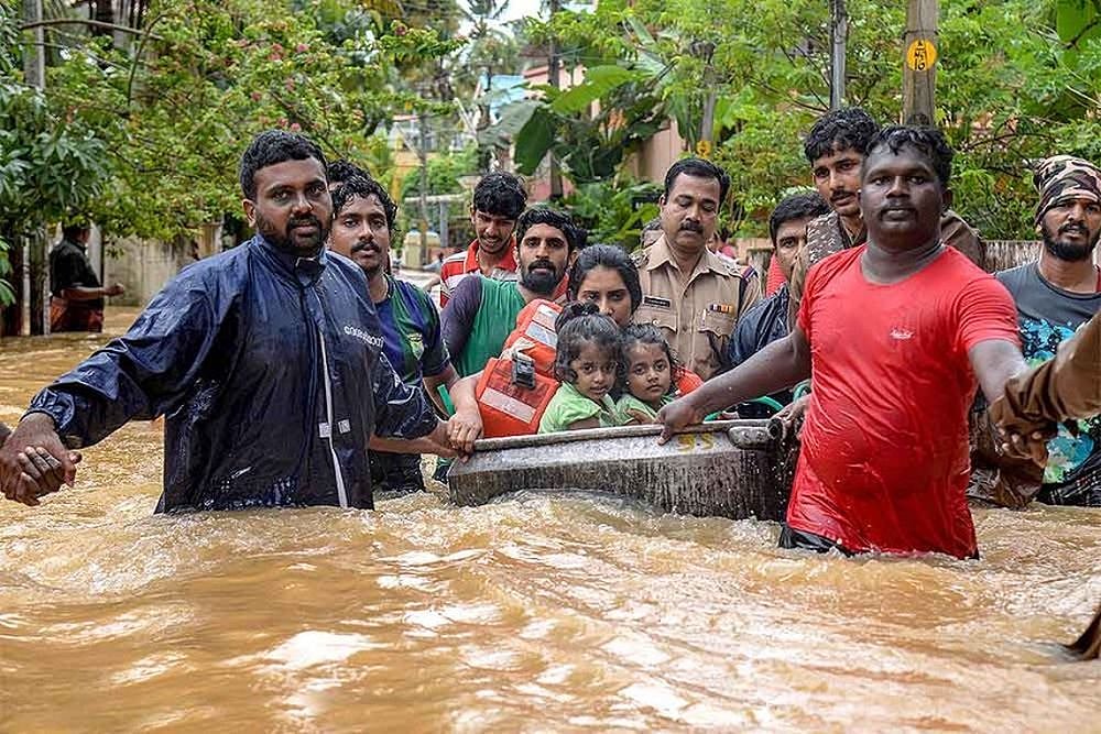 Kerala Floods: 324 Died So Far, Says CM Pinarayi Vijayan, PM Modi To Conduct Aerial Survey