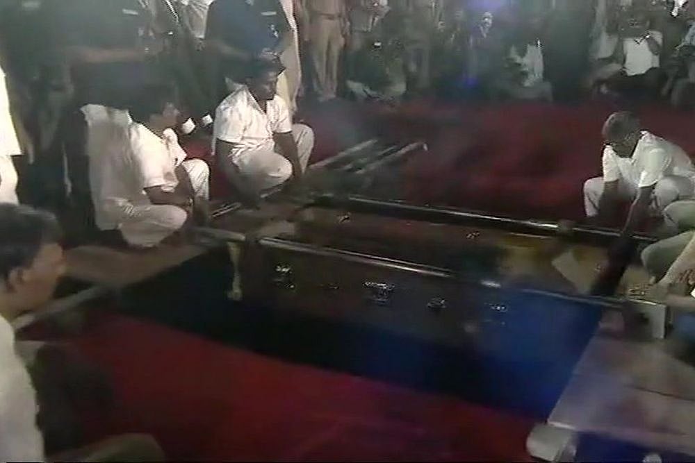LIVE Updates | Karunanidhi Laid To Rest At Chennai's Marina Beach, Next To Anna Memorial