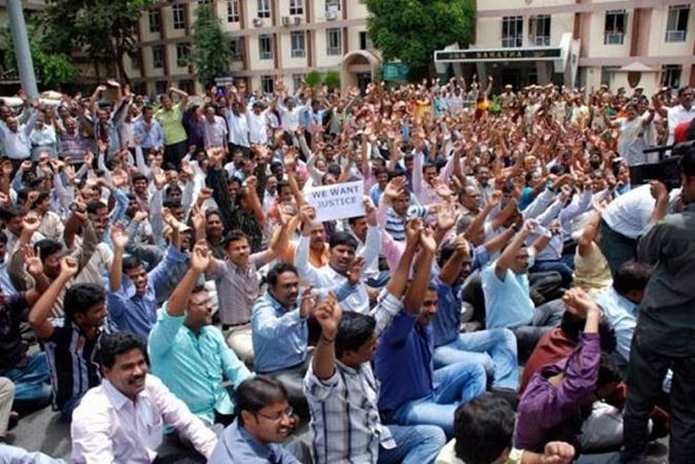 Maharashtra Government Employees Withdraw Strike