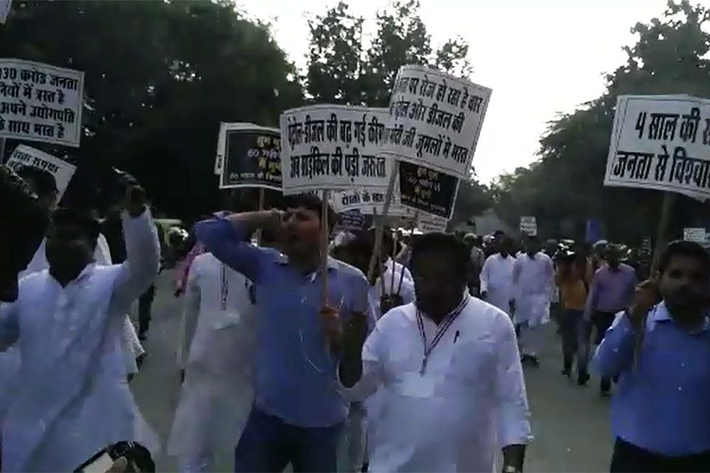 Bharat Bandh Against Fuel Price Hike Hits Life In Many States, Rahul Gandhi Leads Protest