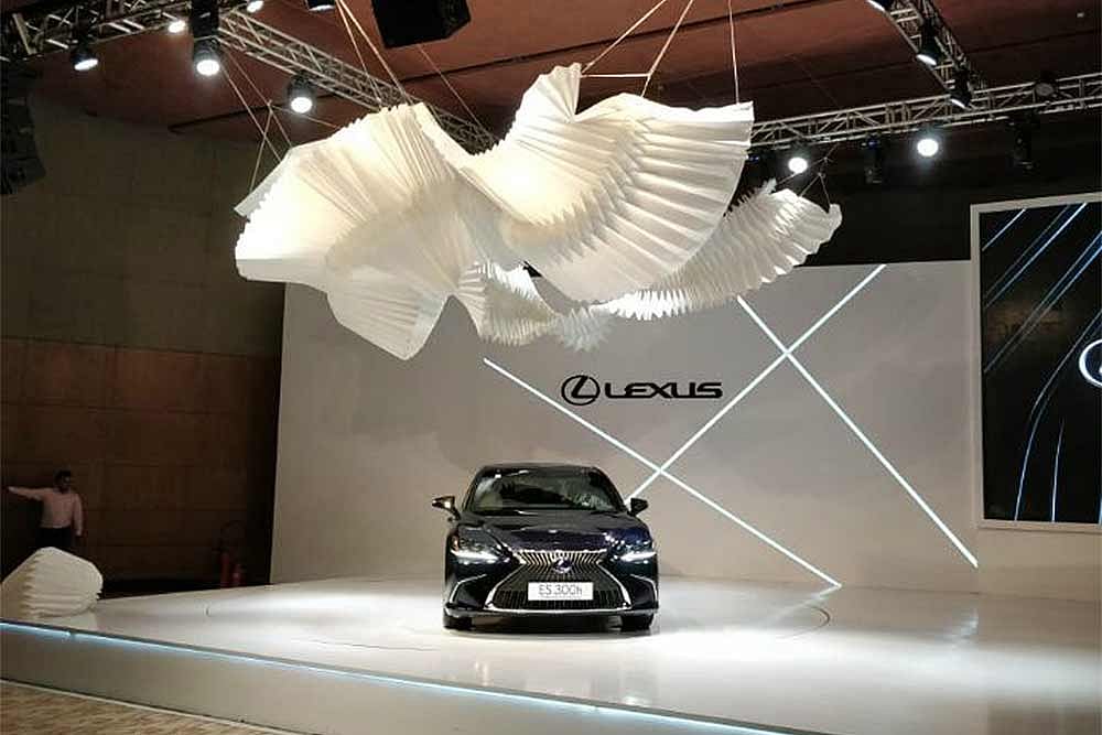 Lexus Showcases 2018 ES 300h