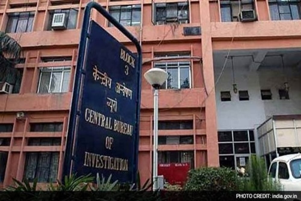 CBI arrests chief office superintendent of Western Railway while allegedly receiving a bribe