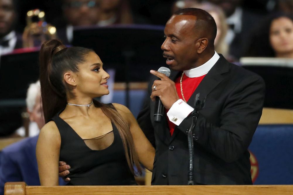Aretha Franklin Funeral Bishop Apologises After 'Groping' Ariana Grande