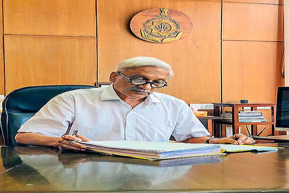 Vice President Naidu Visits Ailing Goa CM Parrikar In AIIMS