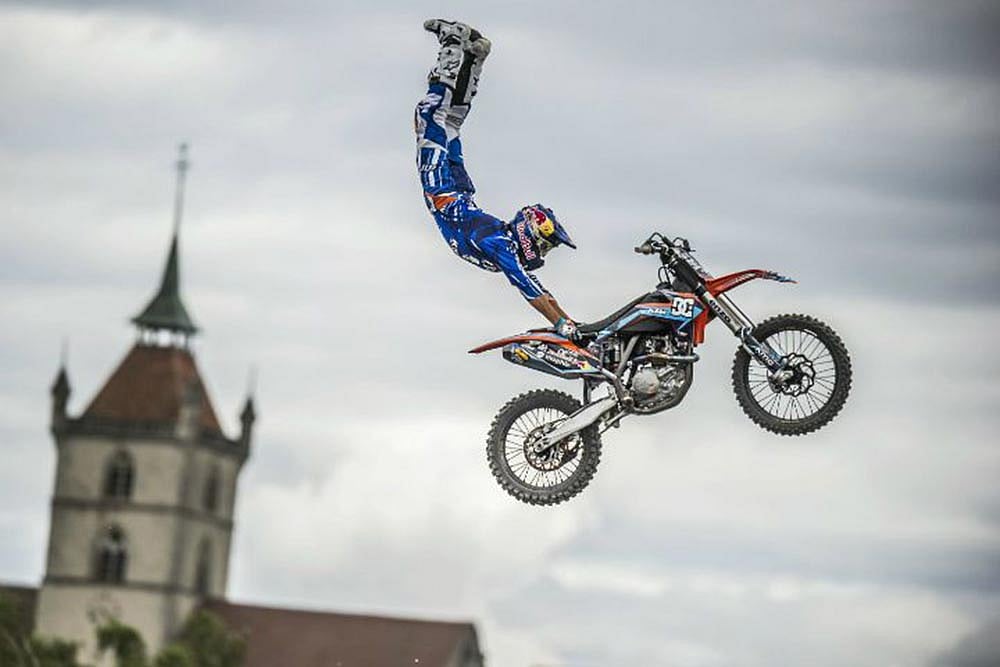 Now Watch Freestyle Riders Perform Death-defying Stunts At Gateway Of India