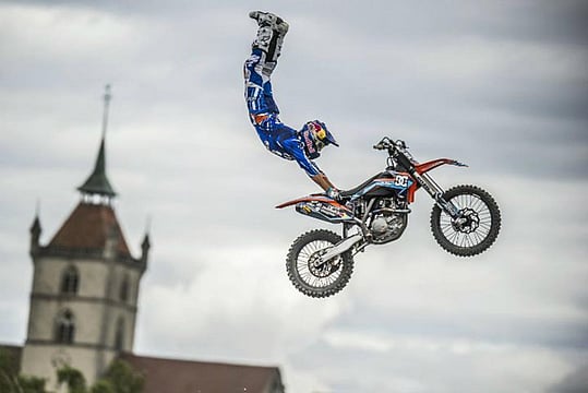 Now Watch Freestyle Riders Perform Death-defying Stunts At Gateway Of India