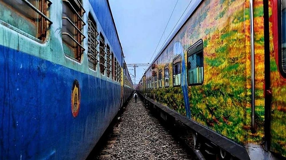 Jammu-Delhi Duronto Express Passengers Looted By Armed Robbers In Delhi