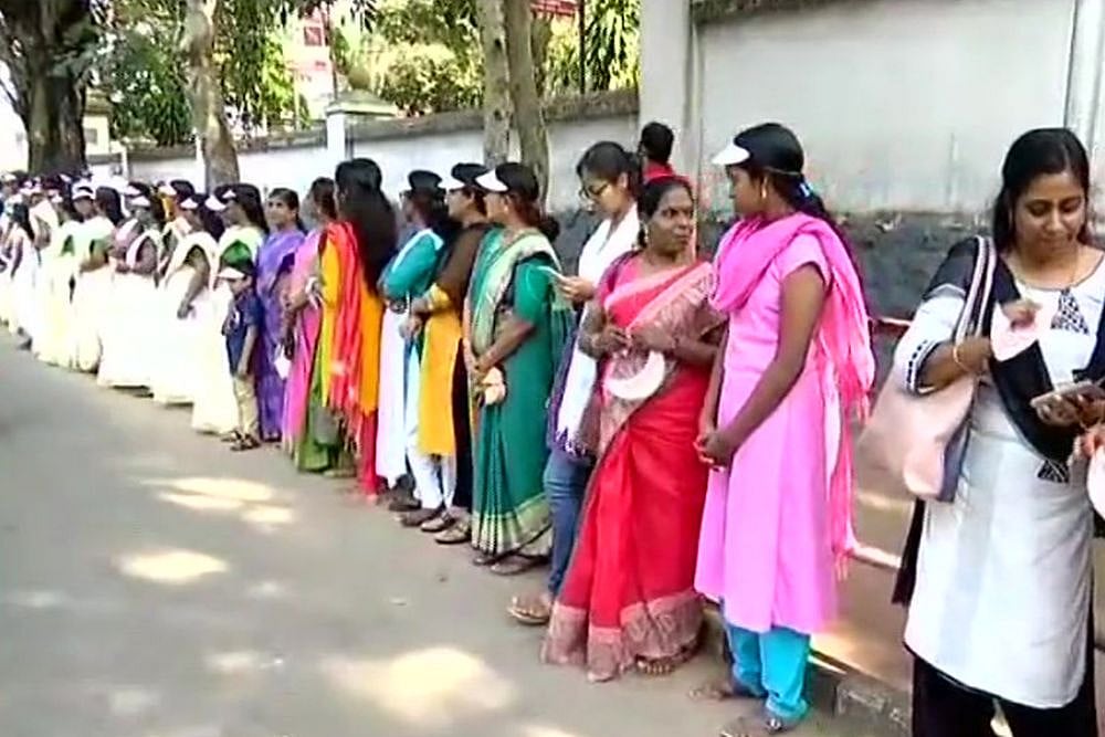 Women Form 1-Km-Long Human Chain In Mumbai To Support Kerala 'Women's Wall'