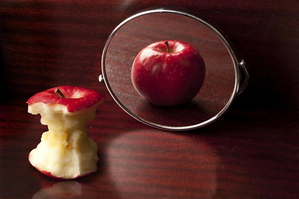 What Happens If Your Sense Of Wellbeing And What You Eat Are Linked To How You Look In A Selfie Or In The Mirror?