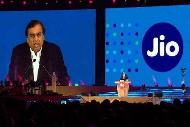In A First, Jio Users Will Have To Pay 6 Paisa/Min For Calling Non-Jio Numbers