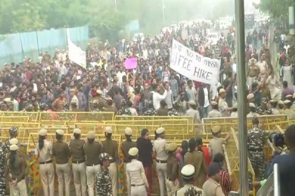 JNU Students Protest Fee Hike, Police Use Water Cannons To Disperse Them