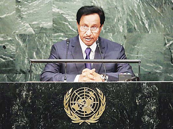 Kuwait government dissolved.