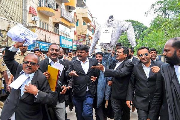 Tis Hazari Violence: Lawyers' Strike Enters 11th Day, Protest Outside Parliament On Nov 20