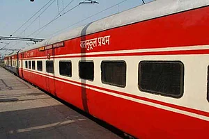 Railway Board To Hike Meal Prices On Rajdhani, Shatabdi, Duronto Trains