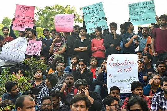 JNU Cites Rs 45 Cr Deficit As Students Demand Complete Roll-Back Of Fee Hike