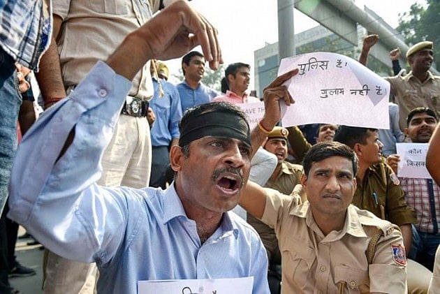 AAP Calls Delhi Police 'Armed Wing Of BJP', Blames Home Minister Amit Shah For City's Failing Law & Order