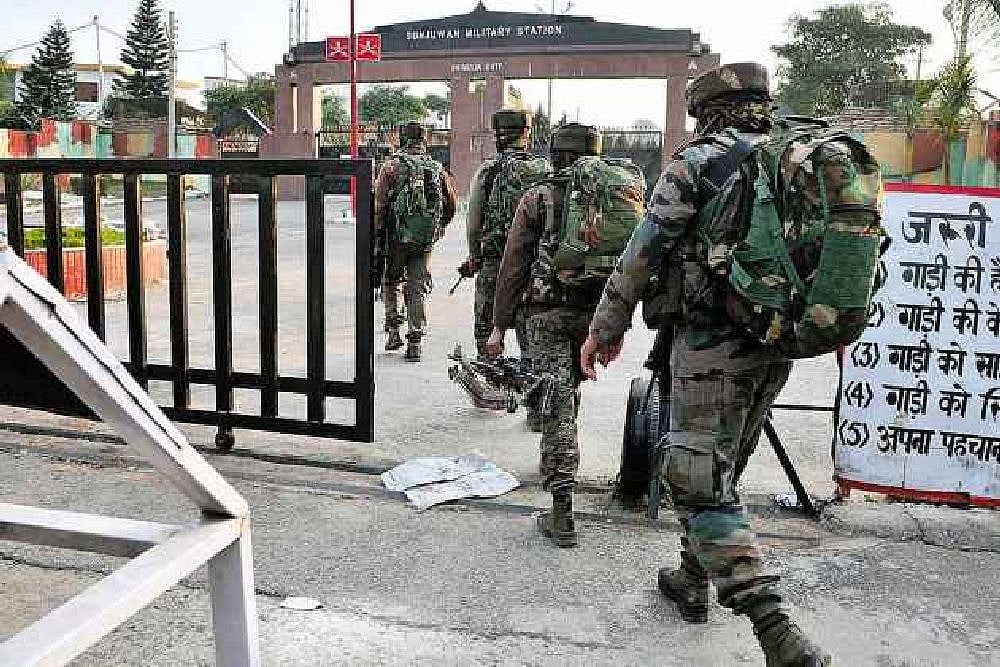 ISI Agents Posing As Women Can Trap You On Social Media: Army Warns Soldiers