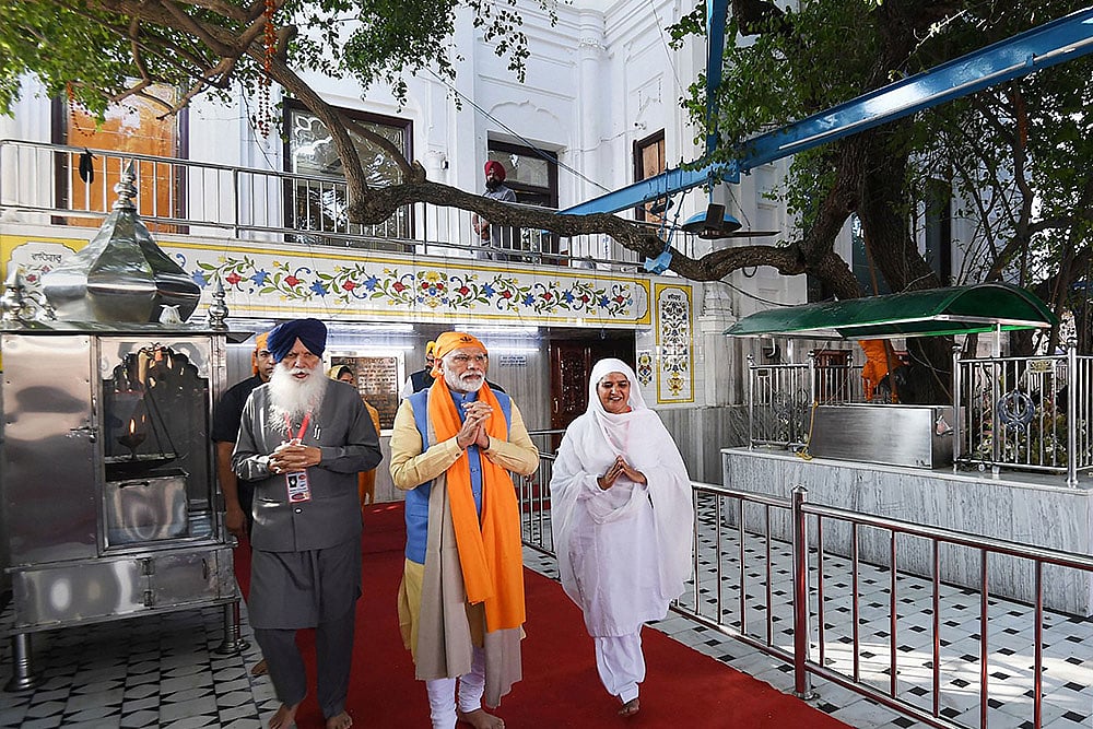 PM Modi Inaugurates Kartarpur Corridor, Flags Off First Jatha Of 500 Pilgrims