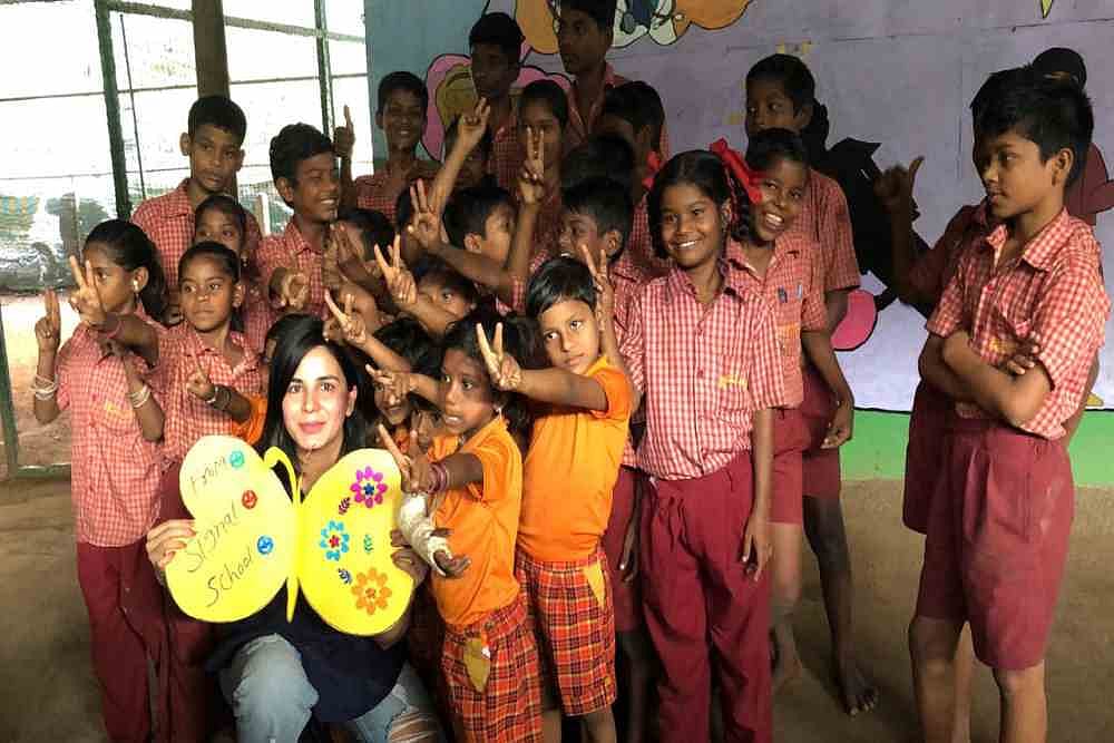 Kirti Kulhari Spends Time With Underprivileged Children From NGOs Signal School And Roti Ghar