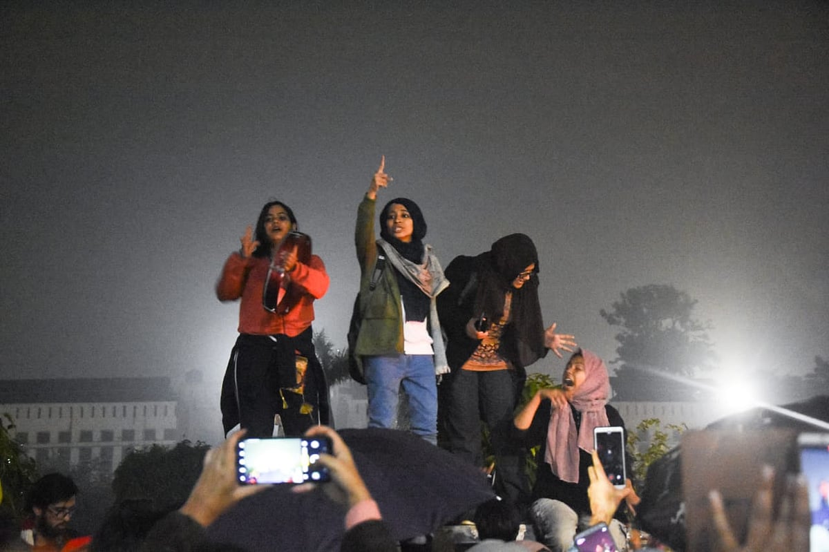 'Wanted Our Voice To Reach Miles': Meet Jamia Millia Islamia's Three Girls Protesting Against Citizenship Act
